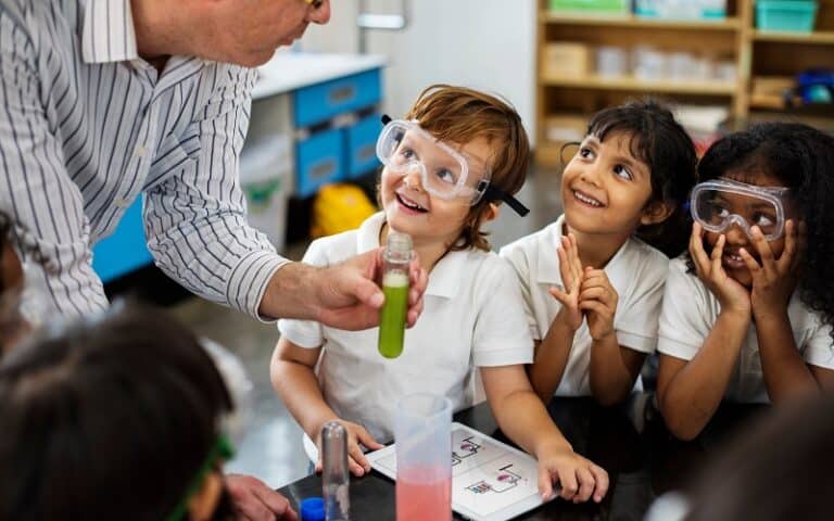 Raising scientific literacy in primary schools